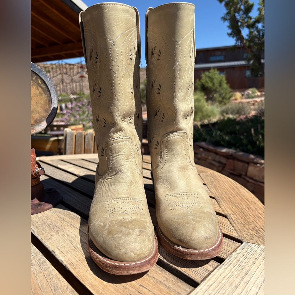 FRYE Campus Austin Boots - Picture 2 of 15